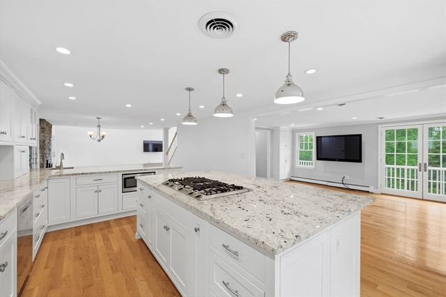 189 Union St, Hingham, MA 02043