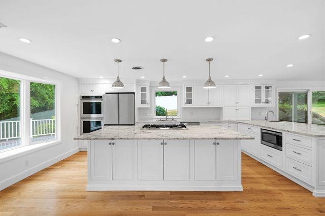 189 Union St, Hingham, MA 02043