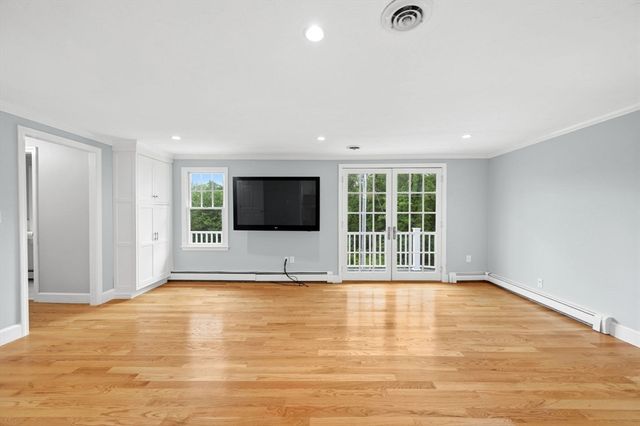 189 Union St, Hingham, MA 02043