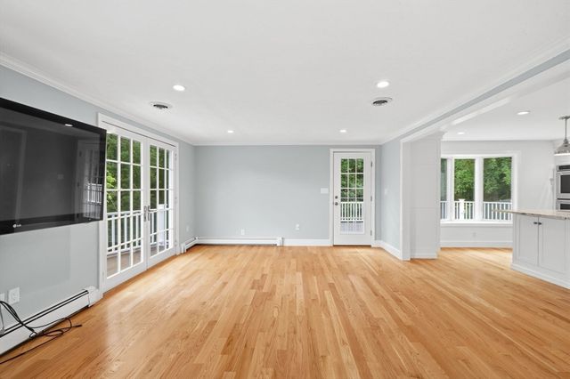 189 Union St, Hingham, MA 02043