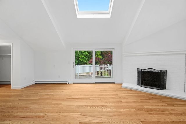 189 Union St, Hingham, MA 02043