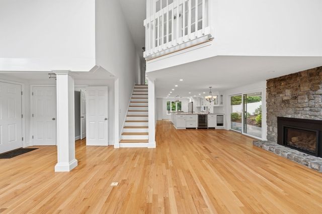 189 Union St, Hingham, MA 02043