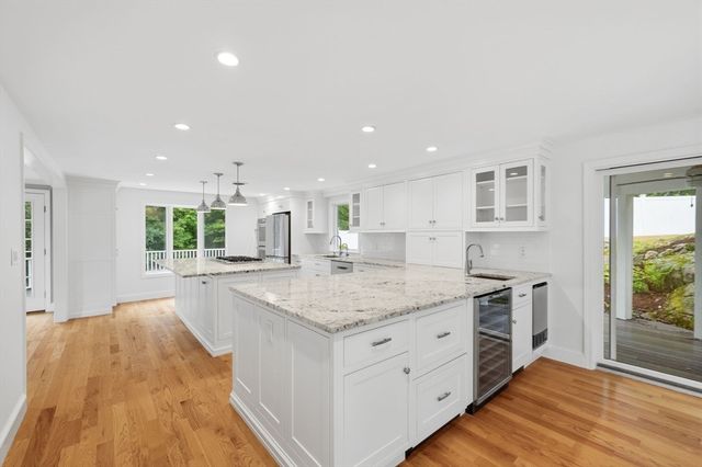 189 Union St, Hingham, MA 02043