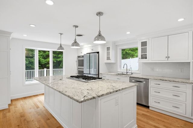 189 Union St, Hingham, MA 02043