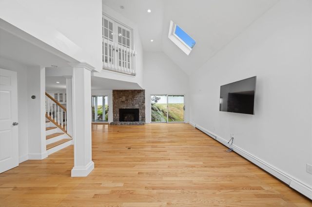 189 Union St, Hingham, MA 02043