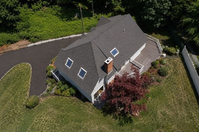 189 Union St, Hingham, MA 02043