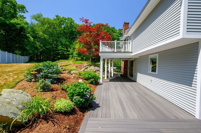189 Union St, Hingham, MA 02043