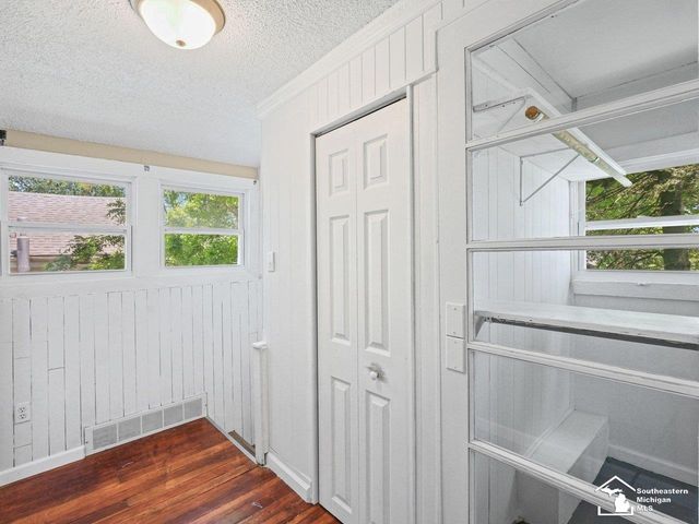 4346 4th Street, Luna Pier, MI 48157