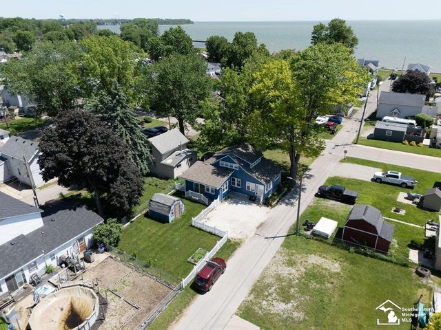 4346 4th Street, Luna Pier, MI 48157