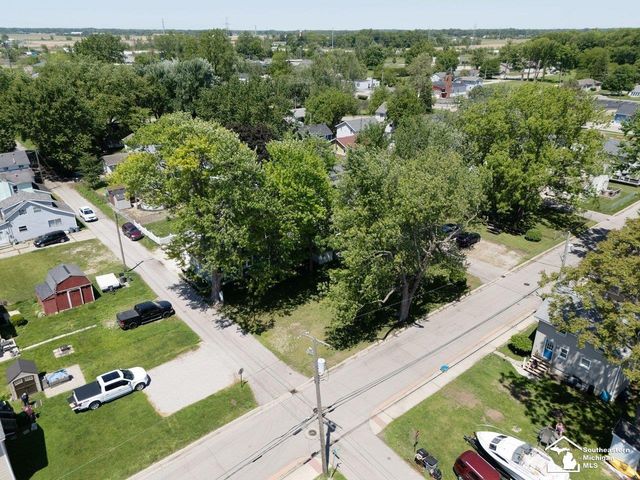 4346 4th Street, Luna Pier, MI 48157
