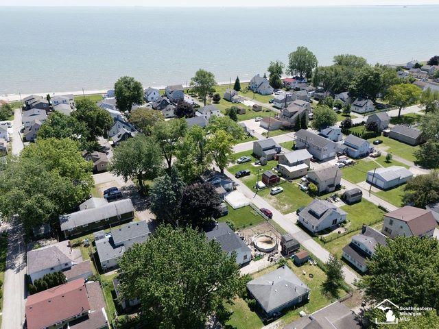 4346 4th Street, Luna Pier, MI 48157