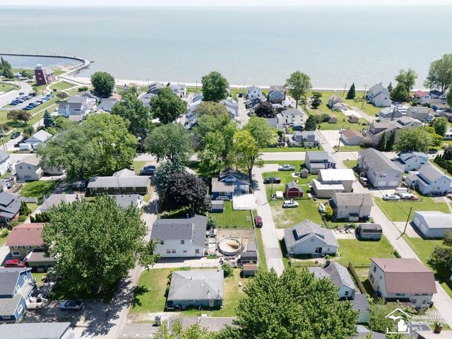 4346 4th Street, Luna Pier, MI 48157
