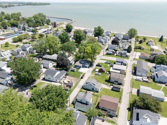 4346 4th Street, Luna Pier, MI 48157