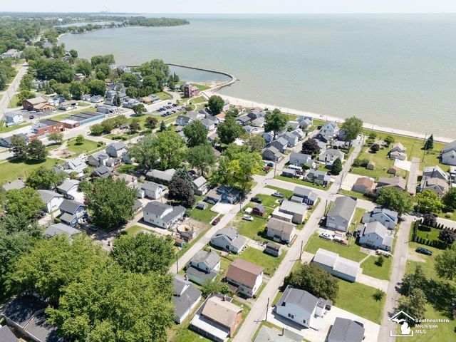 4346 4th Street, Luna Pier, MI 48157