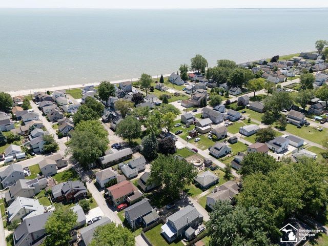 4346 4th Street, Luna Pier, MI 48157