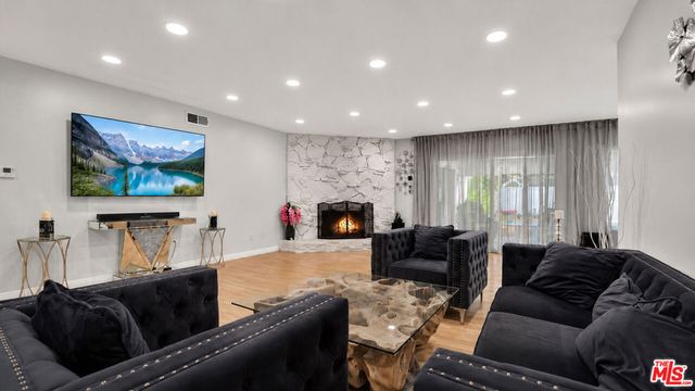 15829 Tupper Street, Los Angeles, CA 91343