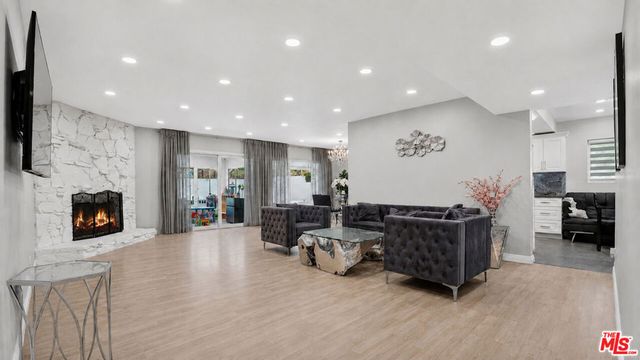 15829 Tupper Street, Los Angeles, CA 91343