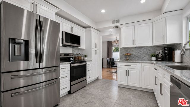 15829 Tupper Street, Los Angeles, CA 91343