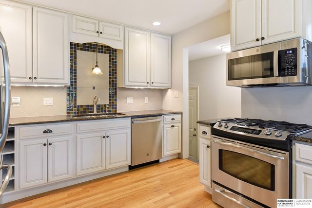 2008 N 49th Street, Omaha, NE 68104