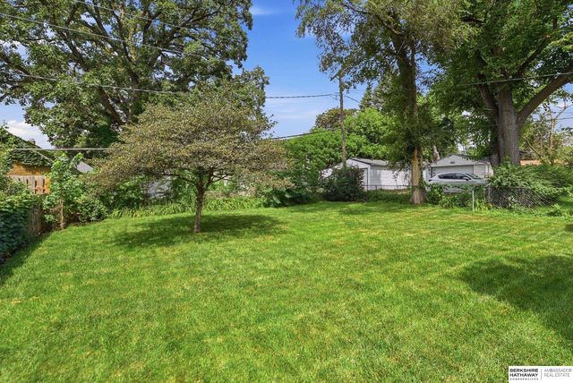 2008 N 49th Street, Omaha, NE 68104
