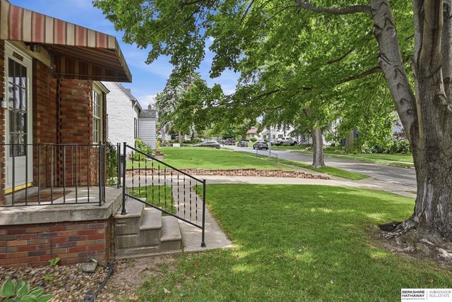 2008 N 49th Street, Omaha, NE 68104