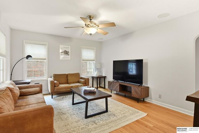 2008 N 49th Street, Omaha, NE 68104