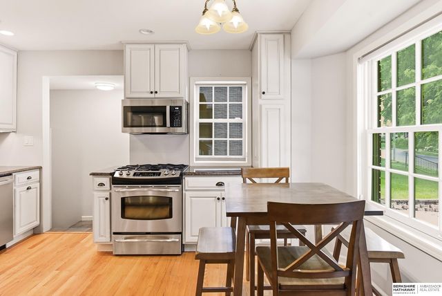 2008 N 49th Street, Omaha, NE 68104