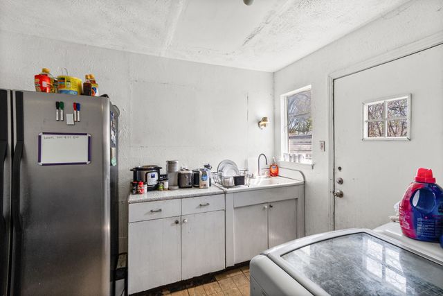 2807 S Montreal Avenue, Dallas, TX 75224