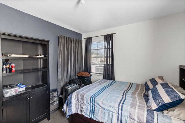 2807 S Montreal Avenue, Dallas, TX 75224