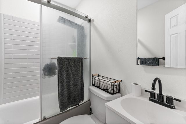 2807 S Montreal Avenue, Dallas, TX 75224