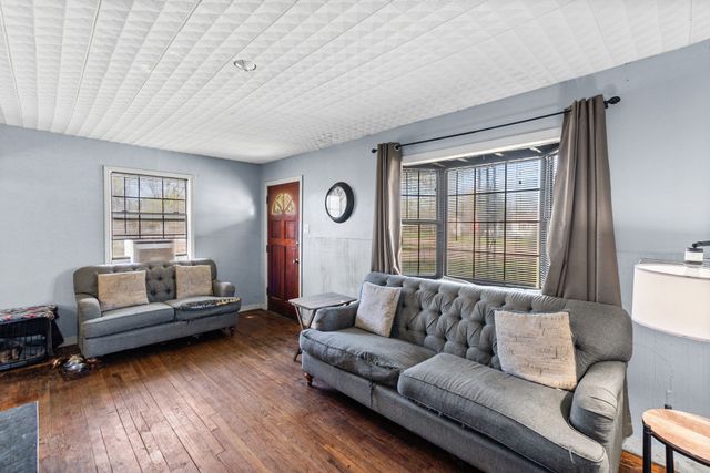 2807 S Montreal Avenue, Dallas, TX 75224