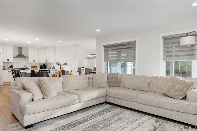 23 Greenspring Court, West Seneca, NY 14224