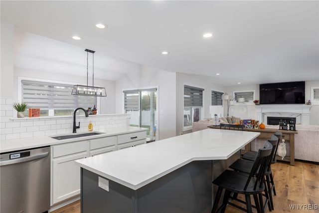 23 Greenspring Court, West Seneca, NY 14224