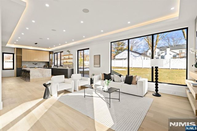210 Hillcrest Drive, Paramus, NJ 07652