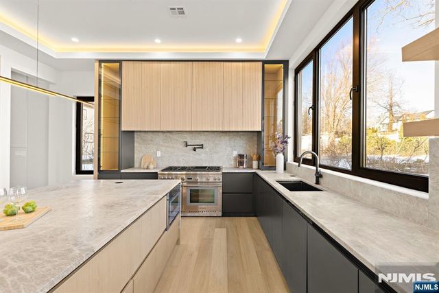 210 Hillcrest Drive, Paramus, NJ 07652