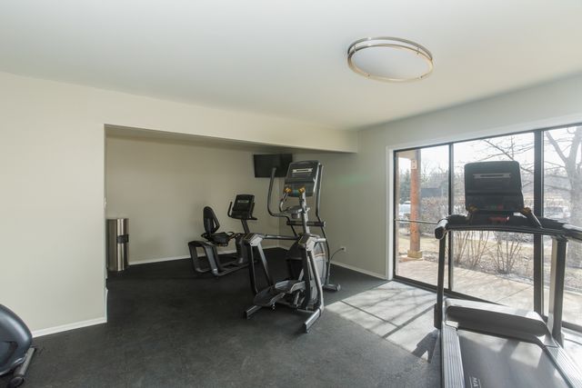 4400 W Lake Avenue 202B, Glenview, IL 60026