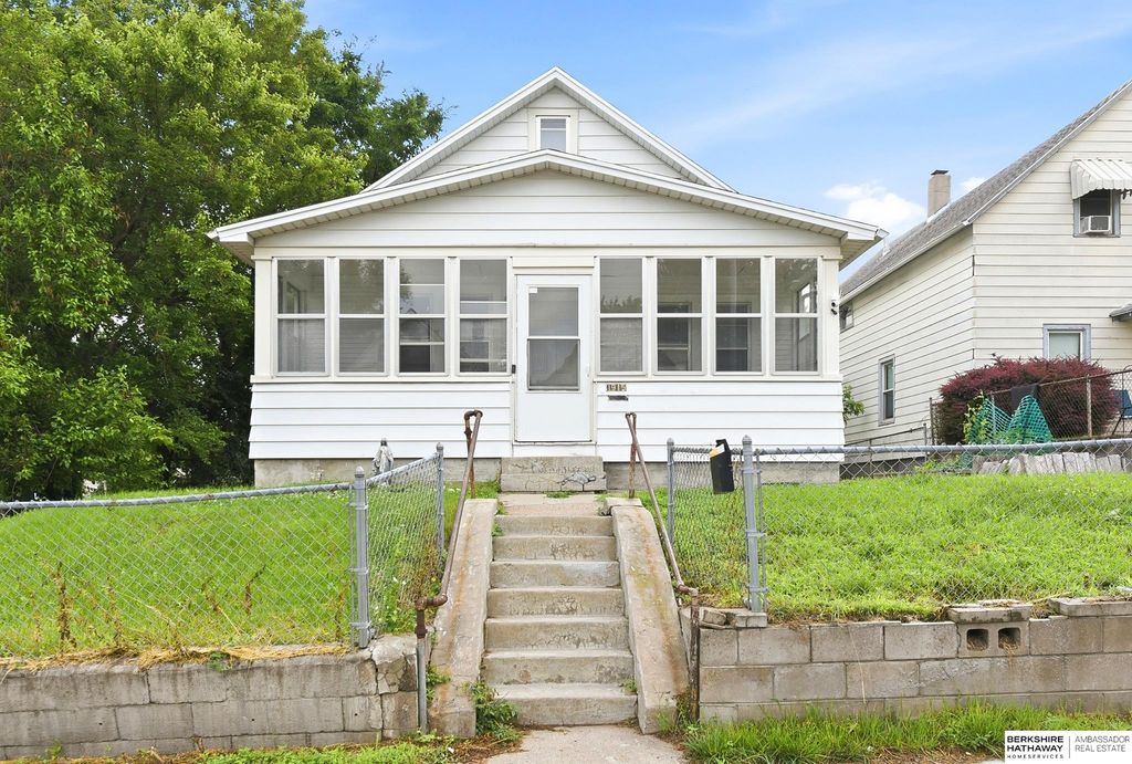 1915 S 11th Street, Omaha, NE 68108