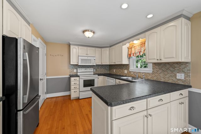 37 Kensington Street, Manchester, CT 06040
