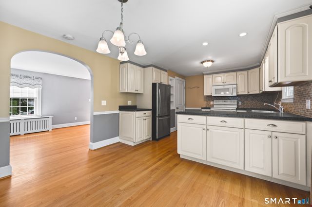 37 Kensington Street, Manchester, CT 06040