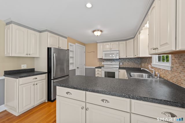 37 Kensington Street, Manchester, CT 06040
