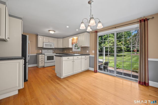 37 Kensington Street, Manchester, CT 06040