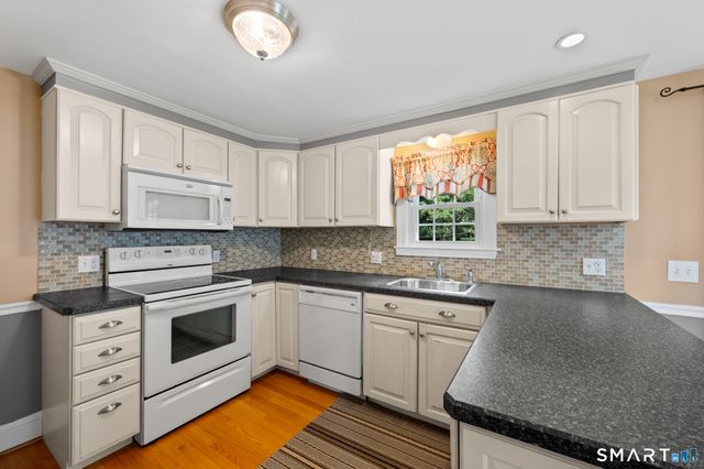 37 Kensington Street, Manchester, CT 06040