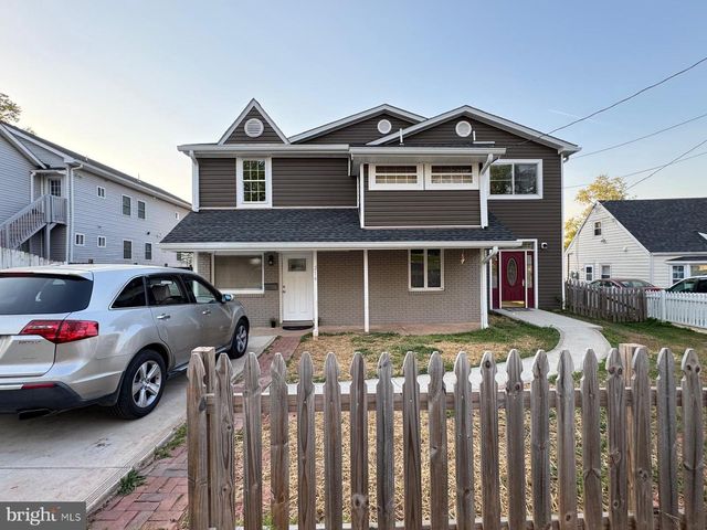 216 COLFAX CT, Manassas Park, VA 20111