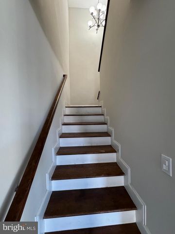 216 COLFAX CT, Manassas Park, VA 20111