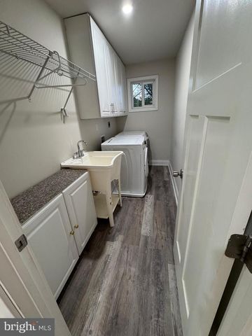 216 COLFAX CT, Manassas Park, VA 20111