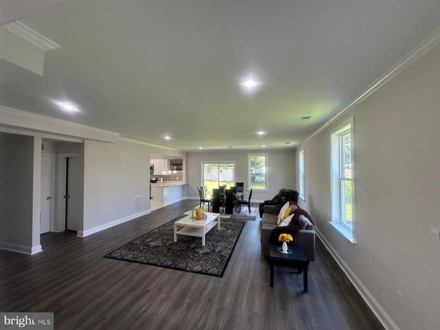 216 COLFAX CT, Manassas Park, VA 20111