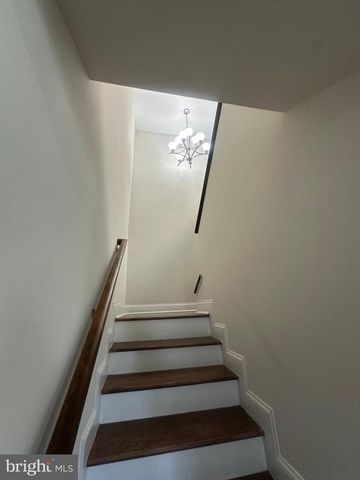 216 COLFAX CT, Manassas Park, VA 20111