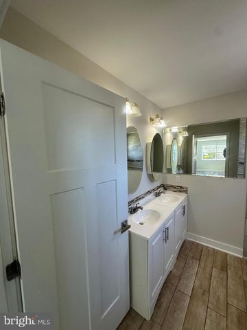 216 COLFAX CT, Manassas Park, VA 20111