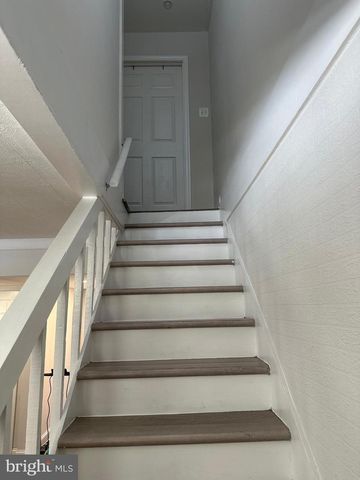 216 COLFAX CT, Manassas Park, VA 20111