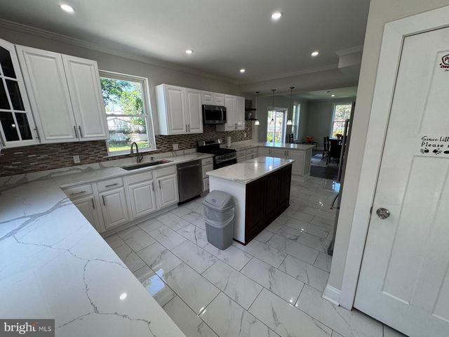 216 COLFAX CT, Manassas Park, VA 20111